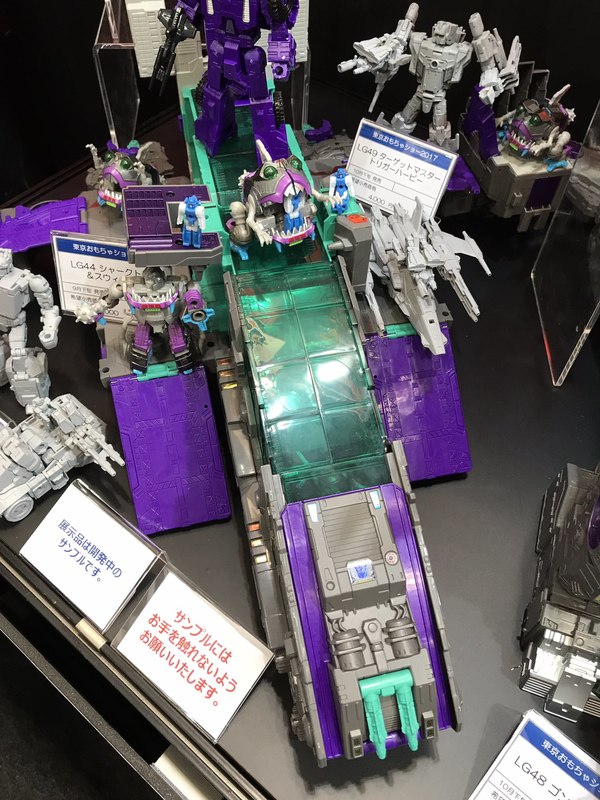 Tokyo Toy Show 2017   Legends Series Display With Dinosaurer, Hot Rod, And Kup 10 (10 of 12)